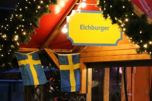 Weihnachtsmarkt Kiel Elchburger am Schwedenstand