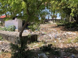Plastikmüll auf der Insel Sansibar in Paje