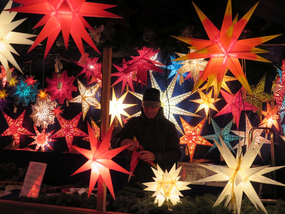 Sternenzauber auf dem Rostocker Weihnachtsmarkt