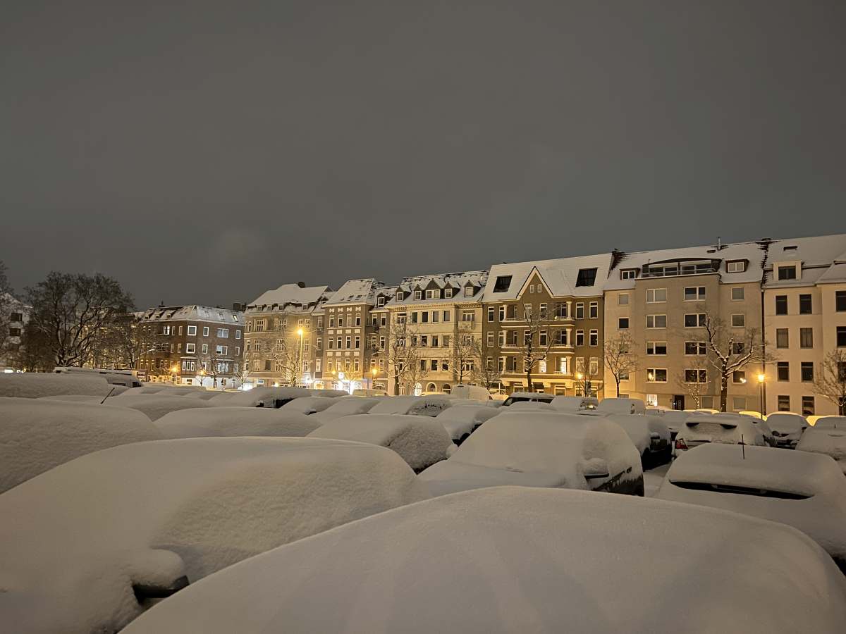 Wintereinbruch in Kiel Schnee auf dem Blücherplatz