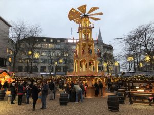 Weihnachtsmarkt Kiel Asmus Bremer Platz Pyramide