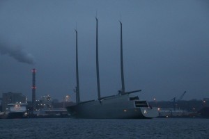 Mega-Segelyacht Sailing Yacht A in der Kieler Förde